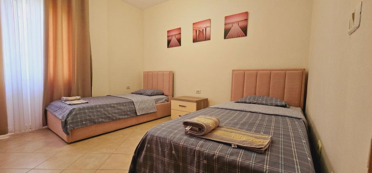New Bazaar Side Bliss 2 Bed Room Apt With Free Garage Tirana Exterior foto