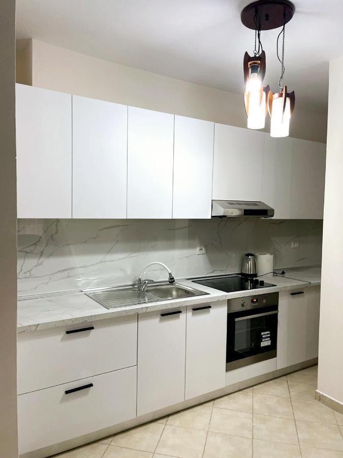 New Bazaar Side Bliss 2 Bed Room Apt With Free Garage Tirana Exterior foto